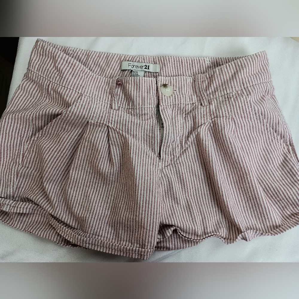 FOREVER 21 Preppy Coastal Clueless Butterly Pink Pin Striped Booty M Shorts